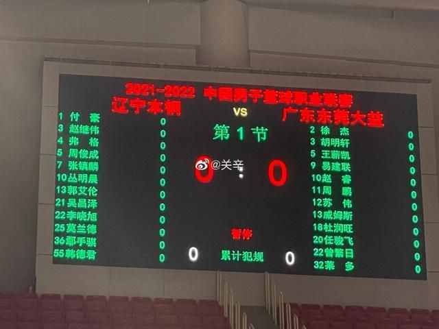 美女扒开尿口让男人舔